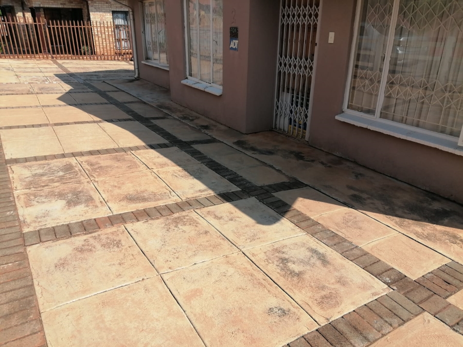 To Let 3 Bedroom Property for Rent in Tlhabane West North West